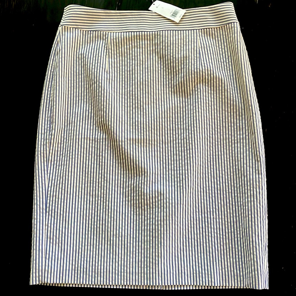 Banana Republic. Sear sucker skirt. Size 6. Tags attached